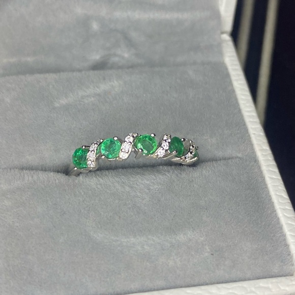 Natural Emerald Ring - Picture 6 of 11
